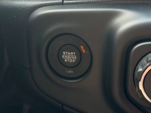 Used 2022 Jeep Wrangler Unlimited Sahara AWD/4WD image 32