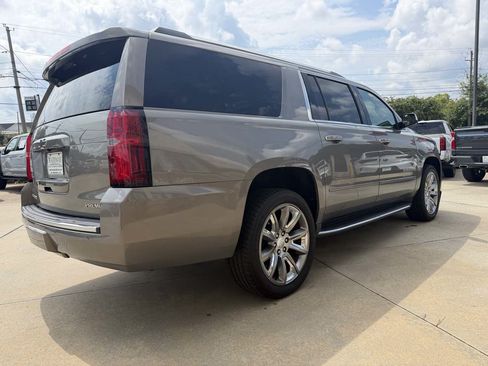 Used 2019 Chevrolet Suburban Premier RWD image 6
