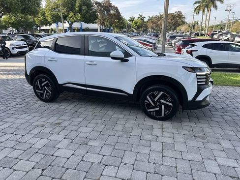 Used 2025 Nissan Kicks SV FWD image 15