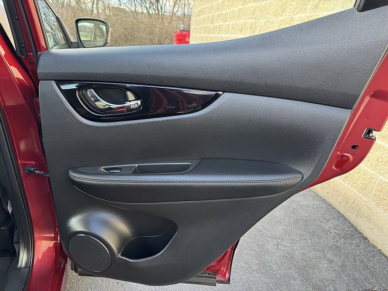 Used 2022 Nissan Rogue Sport SV AWD/4WD image 27