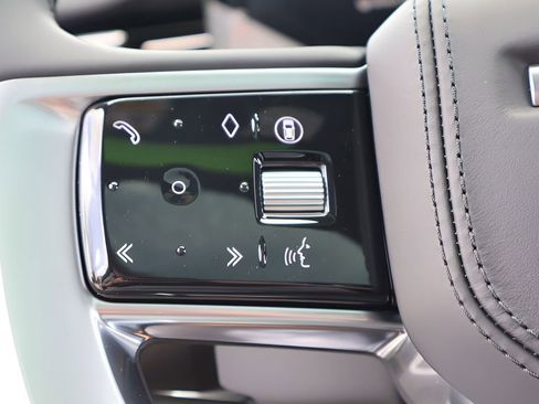 Used 2025 Land Rover Range Rover SE AWD/4WD image 22
