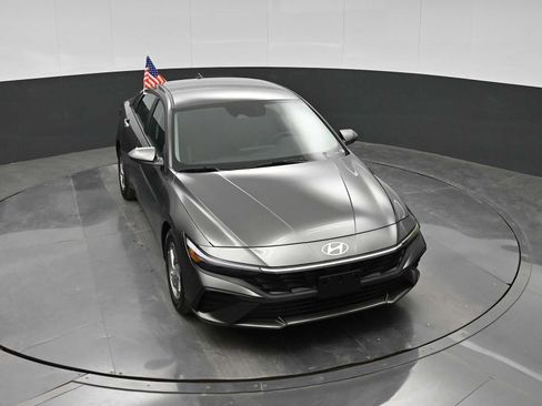 New 2026 Hyundai Elantra SE FWD image 25