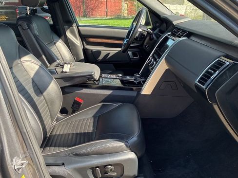 Used 2018 Land Rover Discovery HSE AWD/4WD image 6
