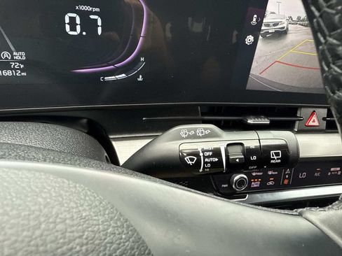 Used 2025 Kia Sportage EX FWD image 30
