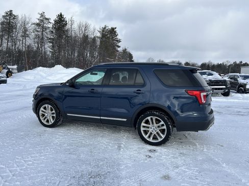 Used 2016 Ford Explorer XLT w/ Equipment Group 202A image 6