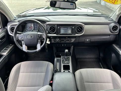 Used 2018 Toyota Tacoma SR5 AWD/4WD image 48