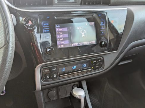 Used 2019 Toyota Corolla LE FWD image 15