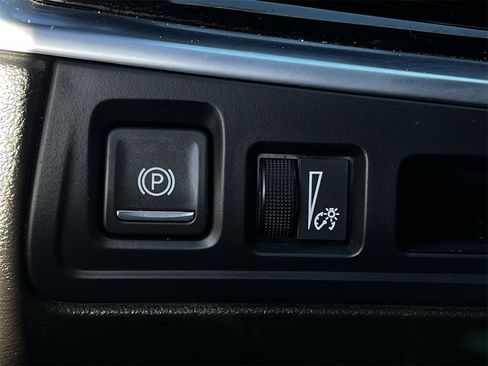 Used 2025 Cadillac XT6 Premium Luxury image 20