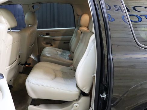 Used 2005 Cadillac Escalade ESV Platinum image 51