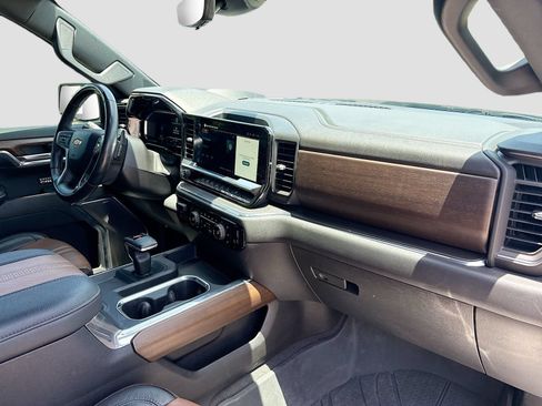 Used 2024 Chevrolet Silverado 1500 High Country AWD/4WD image 29