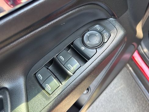 Used 2020 Chevrolet Equinox LT FWD image 11