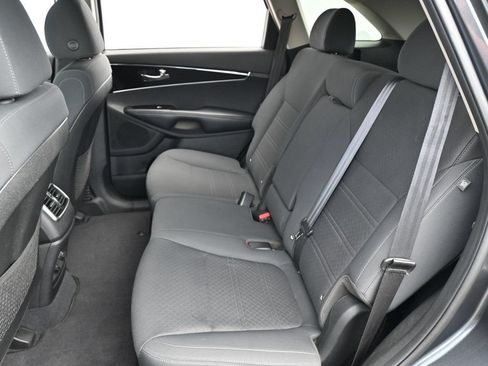 Used 2020 Kia Sorento LX FWD image 14