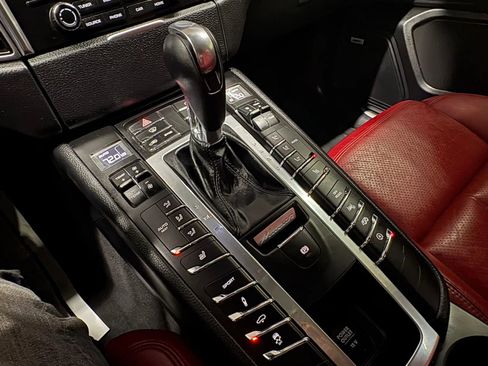 Used 2017 Porsche Macan GTS image 38