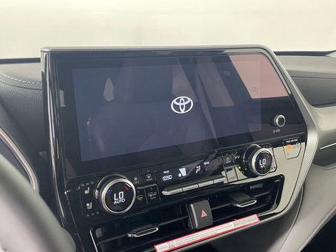 New 2026 Toyota Highlander Platinum AWD/4WD image 5