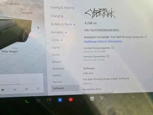 Used 2025 Tesla Cybertruck AWD Crew Cab image 7