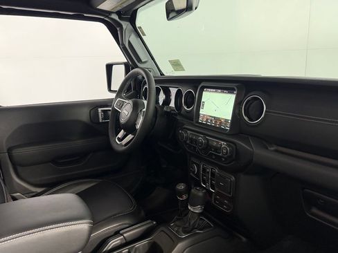 Used 2023 Jeep Wrangler Unlimited Sahara w/ Cold Weather Group AWD/4WD image 31