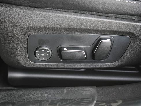 New 2026 BMW 330i Sedan w/ M Sport Package RWD image 18