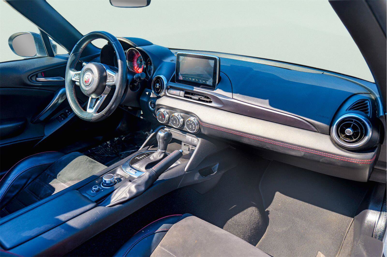 Used 2019 FIAT 124 Spider Abarth w/ Navigation & Sound Group RWD image 10