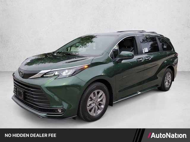 Used 2026 Toyota Sienna XLE FWD image 1