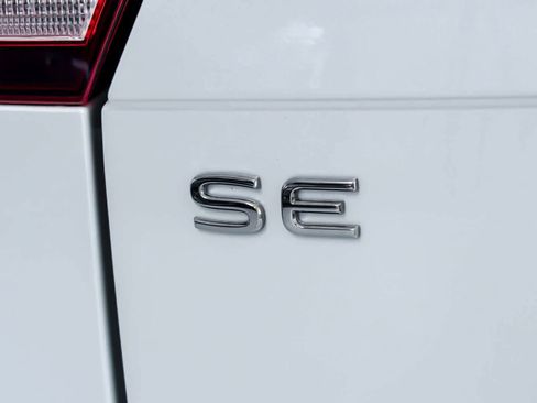 Used 2024 Volkswagen Tiguan SE R-Line image 27