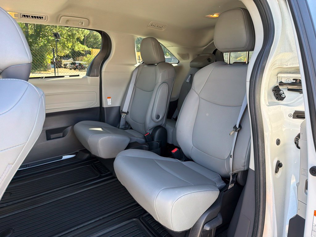 Used 2022 Toyota Sienna XLE w/ XLE Plus Package FWD image 20