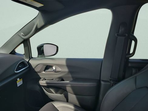 New 2026 Chrysler Voyager LX FWD image 11