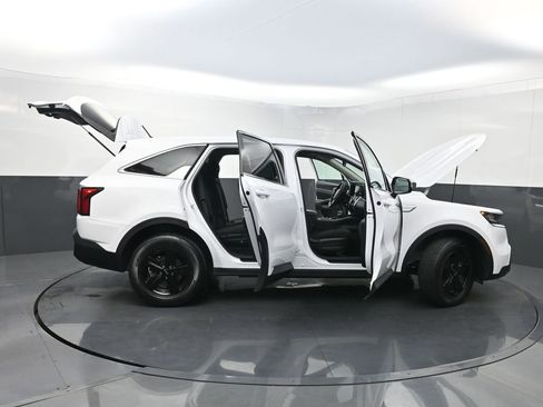 Used 2022 Kia Sorento LX image 34