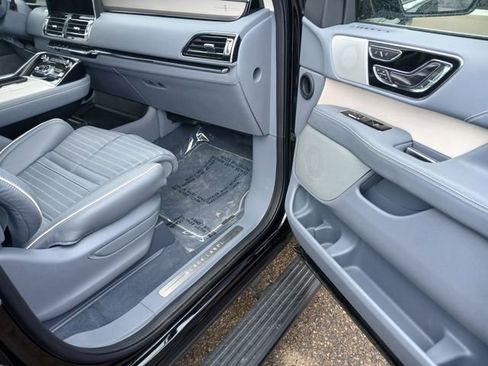 Used 2024 Lincoln Navigator Black Label image 32