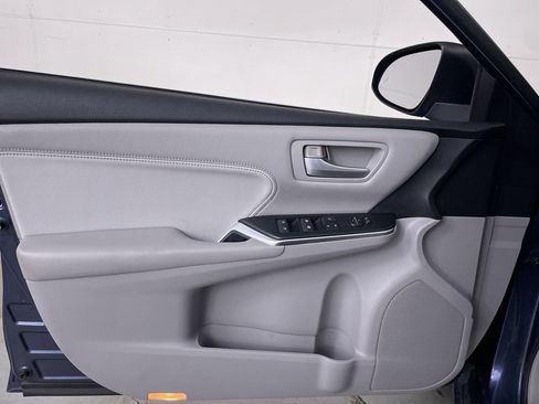 Used 2017 Toyota Camry XLE w/ Moonroof Package FWD image 10