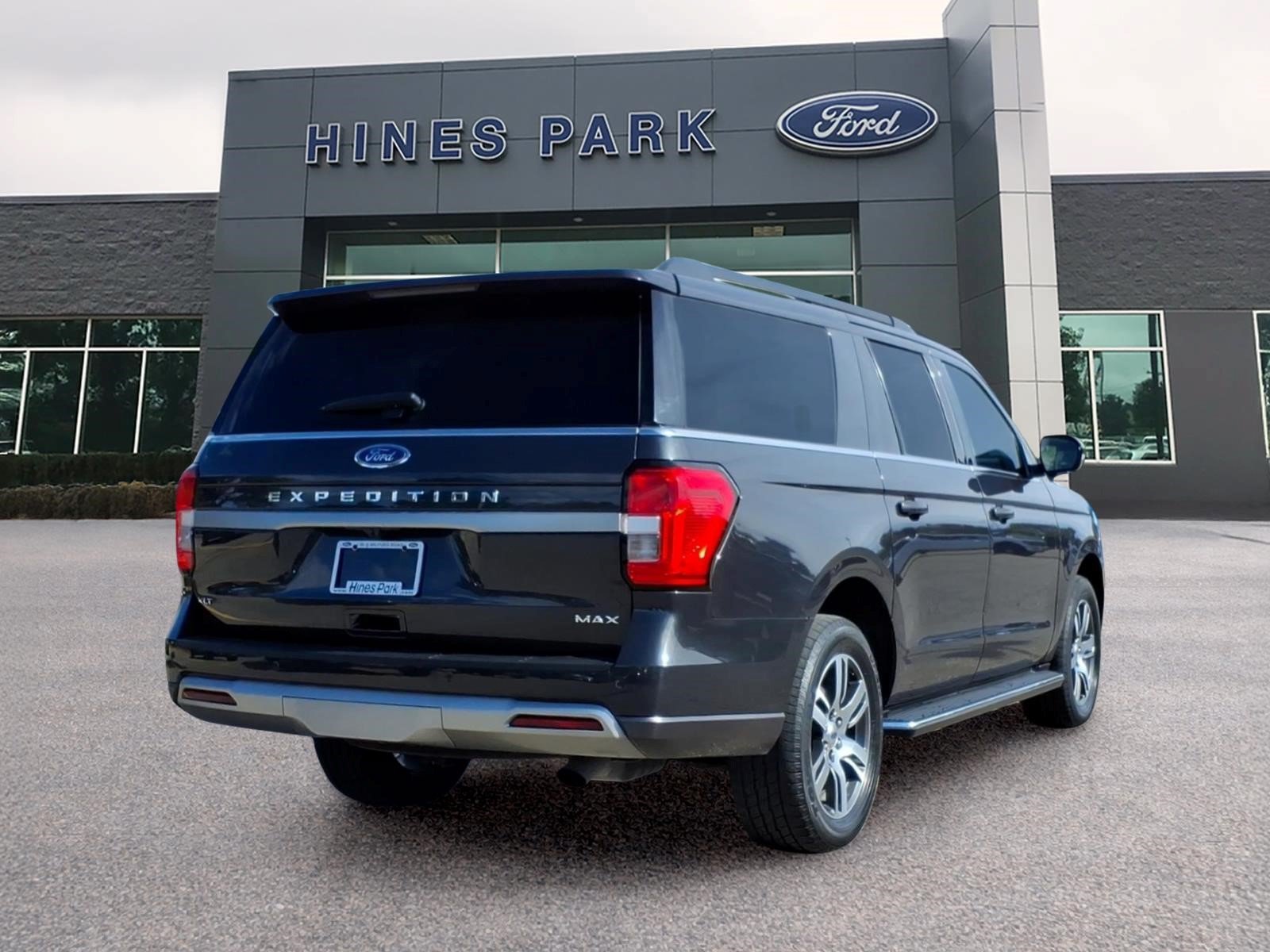 Used 2023 Ford Expedition Max XLT AWD/4WD image 6