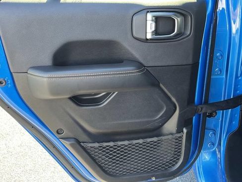 Used 2025 Jeep Wrangler Unlimited Sahara AWD/4WD image 17