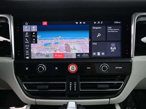 Certified 2025 Porsche Macan image 22