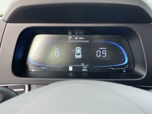 Certified 2025 Hyundai Elantra SE image 24