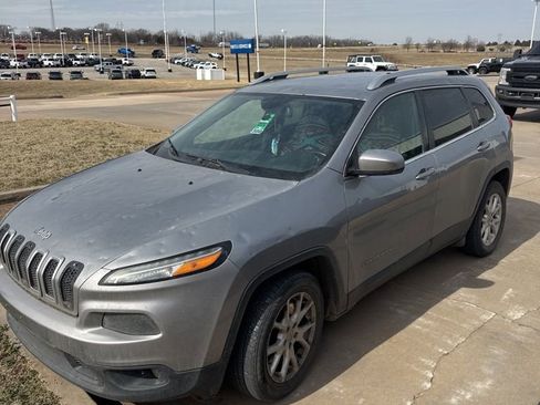 Used 2016 Jeep Cherokee Latitude image 1