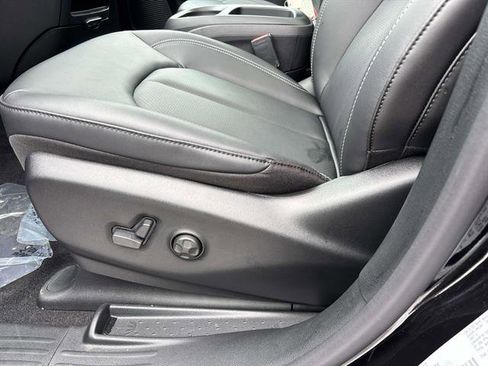 New 2026 Chrysler Pacifica Select image 5