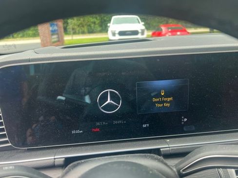 Used 2025 Mercedes-Benz GLS 450 4MATIC image 3