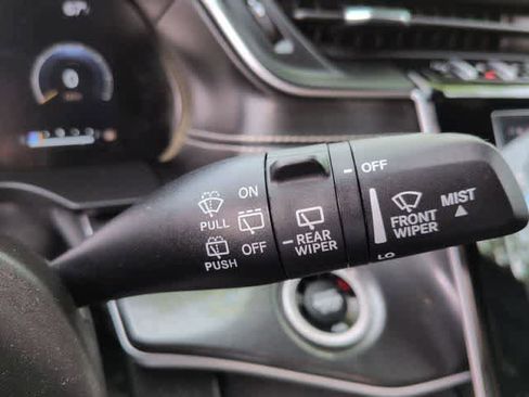 Used 2023 Jeep Grand Cherokee Altitude AWD/4WD image 24