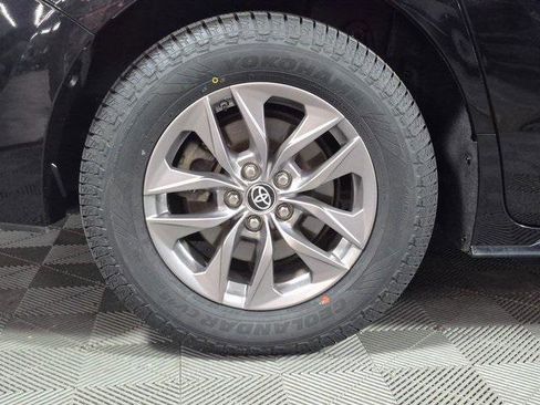 Certified 2023 Toyota Sienna XLE image 28