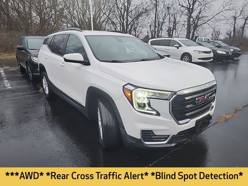 Used 2022 GMC Terrain SLE w/ Driver Convenience Package image 2