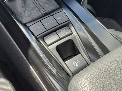 Used 2025 Toyota Camry LE FWD image 30