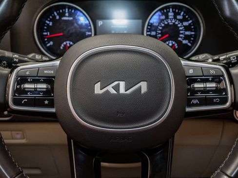 Used 2024 Kia Carnival LX FWD image 12