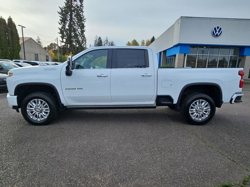 Used 2022 Chevrolet Silverado 2500 High Country w/ Z71 Off-Road Package image 2