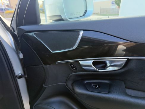 Used 2018 Volvo XC90 T6 Momentum w/ Convenience Package image 17