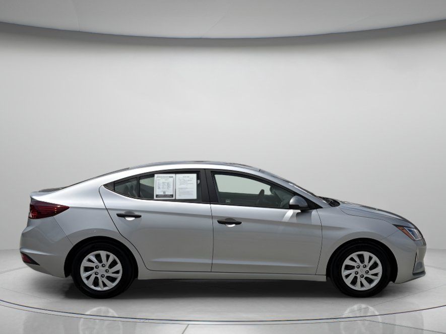 Used 2020 Hyundai Elantra SE FWD image 2