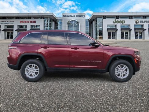 New 2025 Jeep Grand Cherokee Laredo w/ Luxury Tech Group I RWD image 9