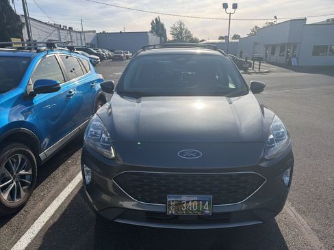 Used 2020 Ford Escape Titanium AWD/4WD image 2