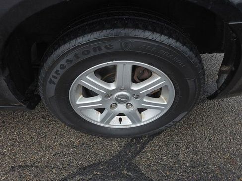 Used 2011 Chrysler Town & Country Touring image 10