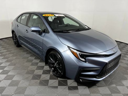 Certified 2025 Toyota Corolla SE image 3