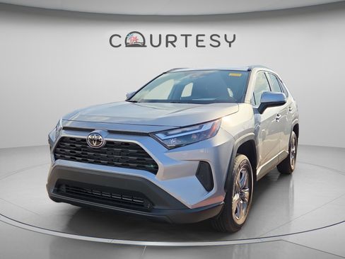 Certified 2025 Toyota RAV4 XLE w/ Convenience Package FWD image 1