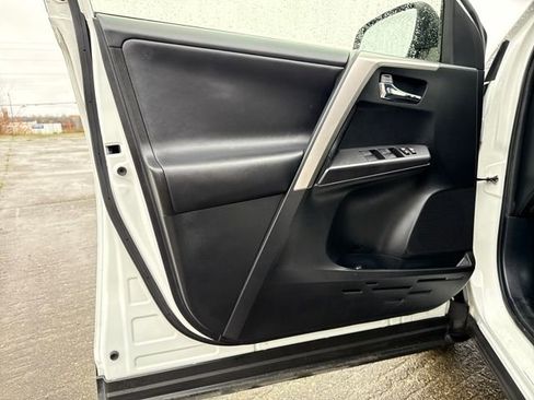 Used 2018 Toyota RAV4 XLE image 16